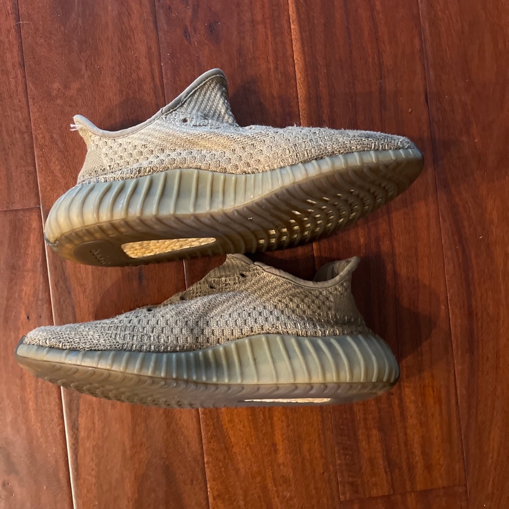 Yezzy sand toupe